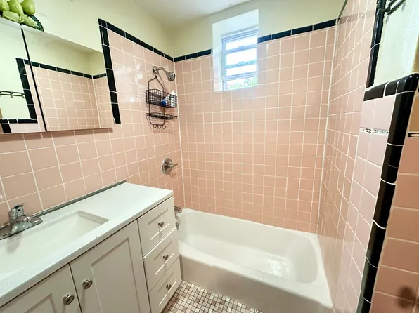 289 Columbia Street image 11 of 15