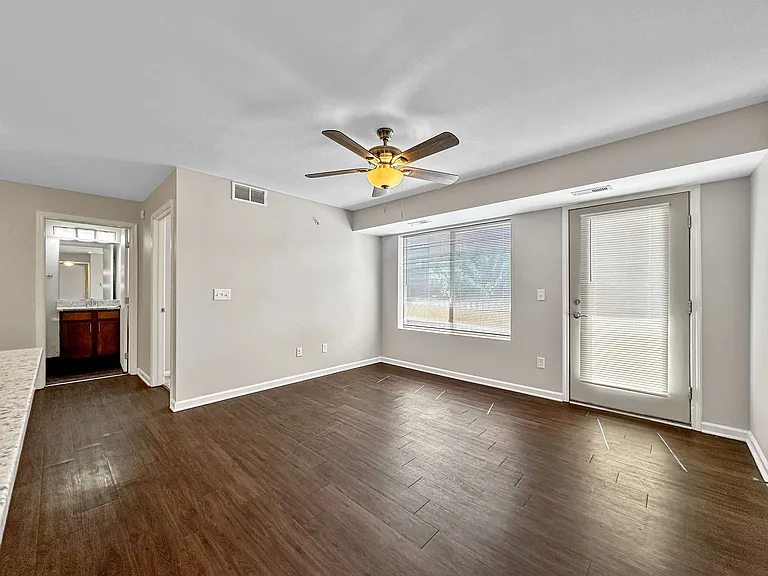 Capitol Grove Apartments — Photo 32