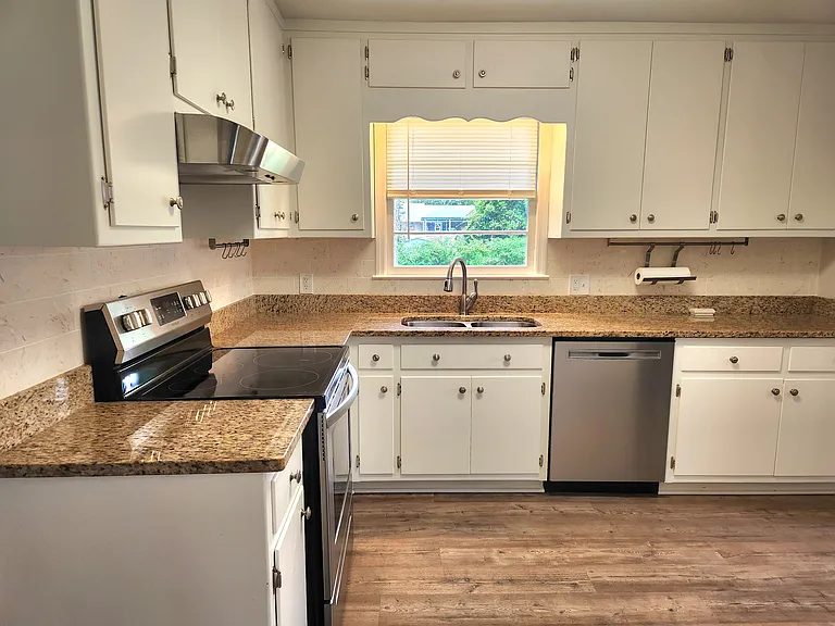 1482 Wesley Dr — Photo 31