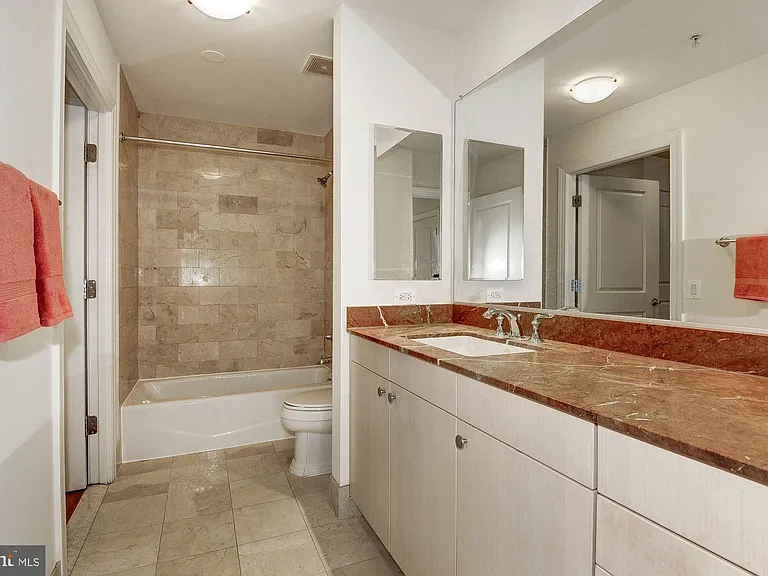 2425 NW #L — Photo 11