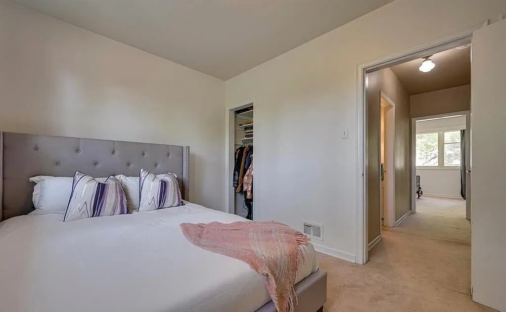 2 bed, 1.5 bath, 1108 sqft, $2,300 — Photo 4
