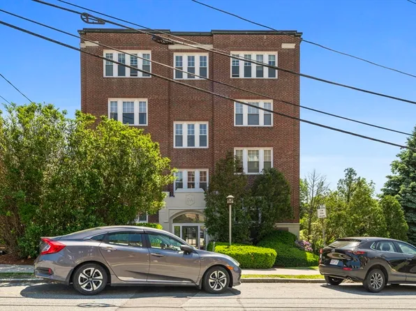 21 Bradlee Rd APT 54, Medford, MA 02155
