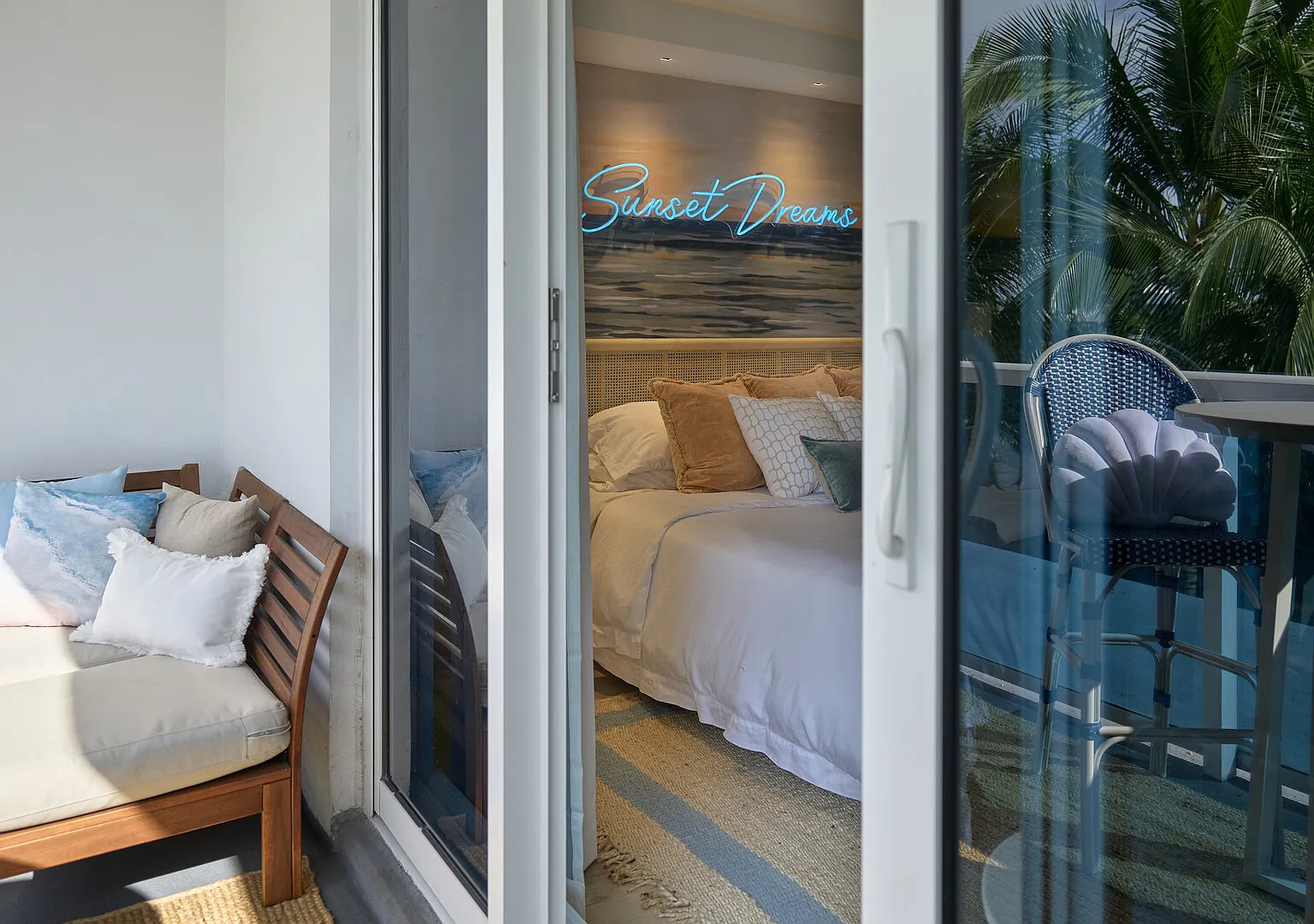 Coastal Sunset Hideaway - Your Extended-Stay Oasis in Miami Beach — Photo 4