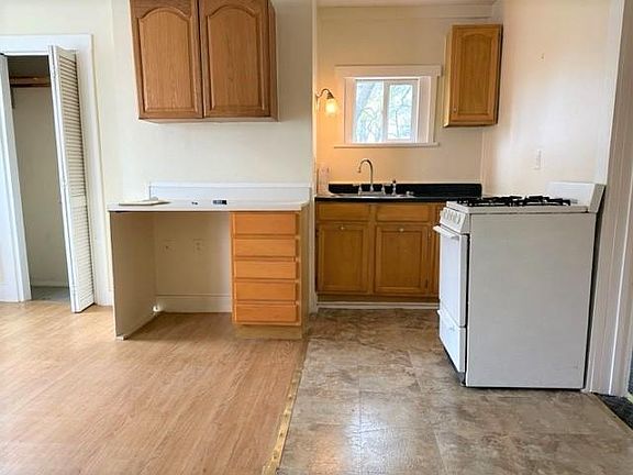 4th image of 27 Waller Ct #1
