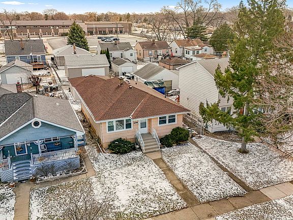 3rd image of 17831 Community St