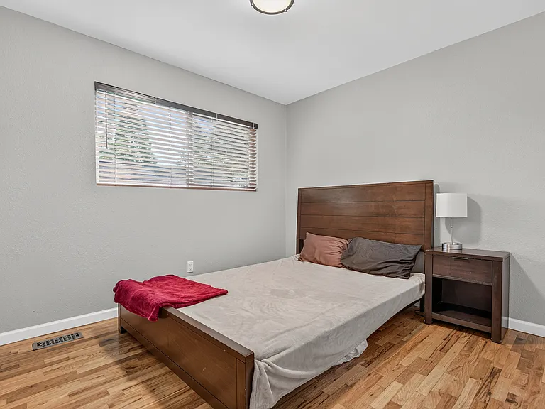 870 S Oregon St — Photo 14