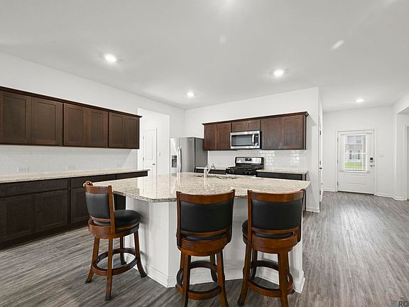 3rd image of 35608 Grovemont Dr