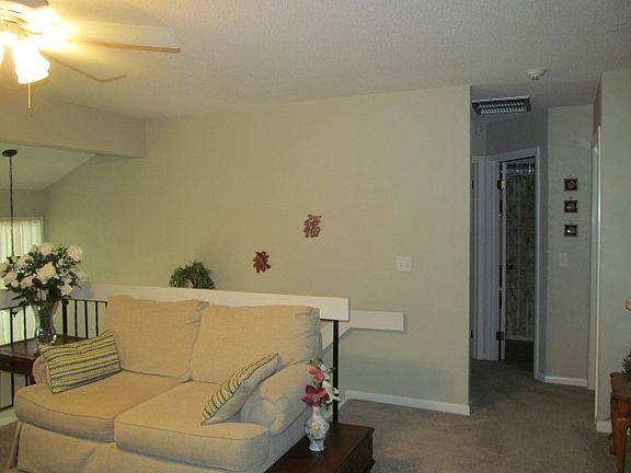 3rd image of 16 Broadmore Cir