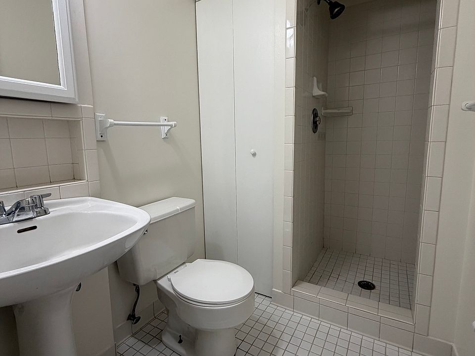 1st image of 5904 Roberts Common Ct