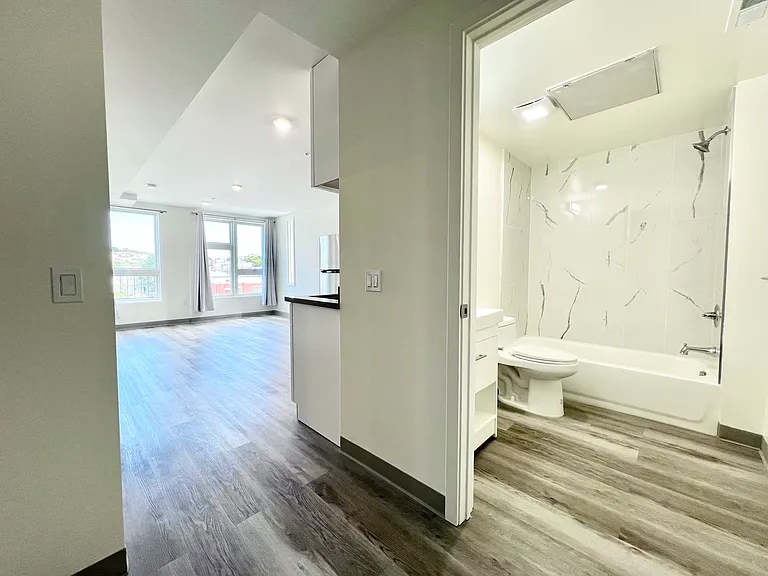 4742 Mission St — Photo 14
