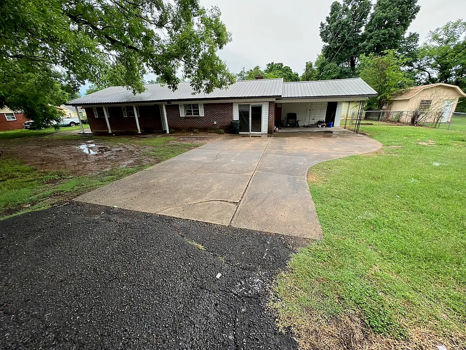 309 Stadium Dr