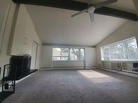 Bright LR, working wood fireplace!