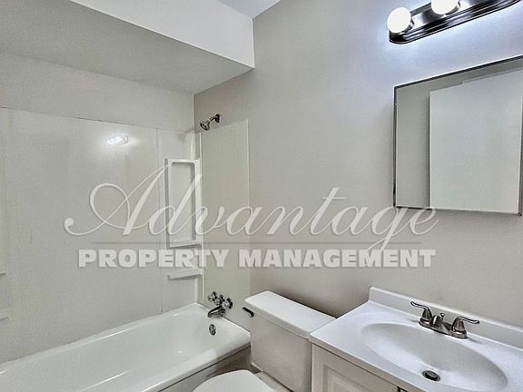 5th image of 1075 E Walthal Cir