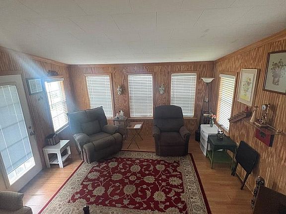 2nd image of 709 S Berrien St