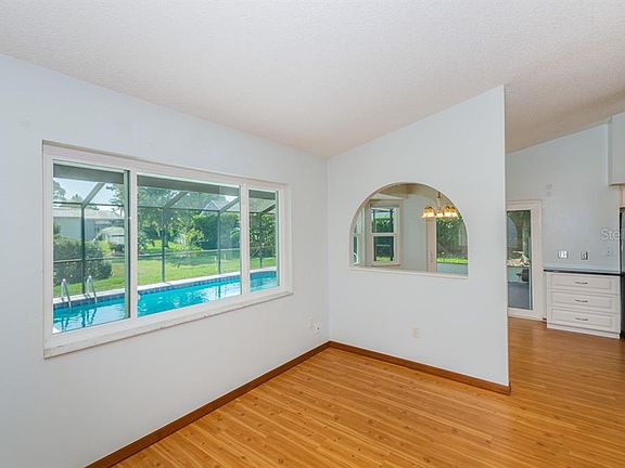 5th image of 13600 Woodside Dr