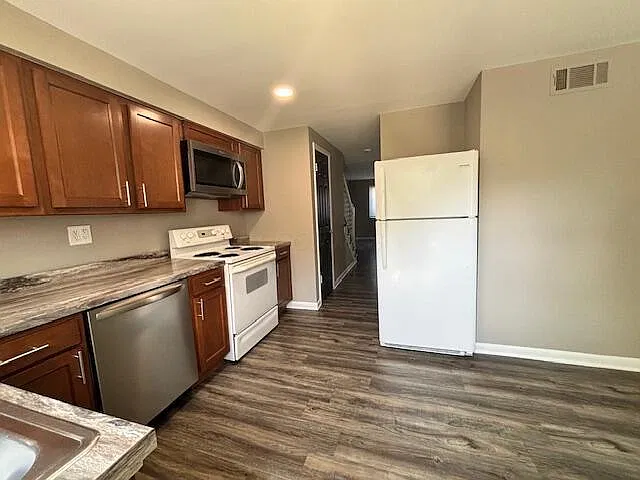 3 bed, 1.5 bath, 1152 sqft, $1,250 — Photo 4
