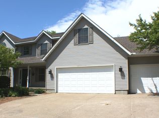 5620 Dodds Dr, Bettendorf, IA 52722