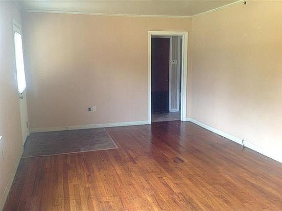 2nd image of 500 S Oak St