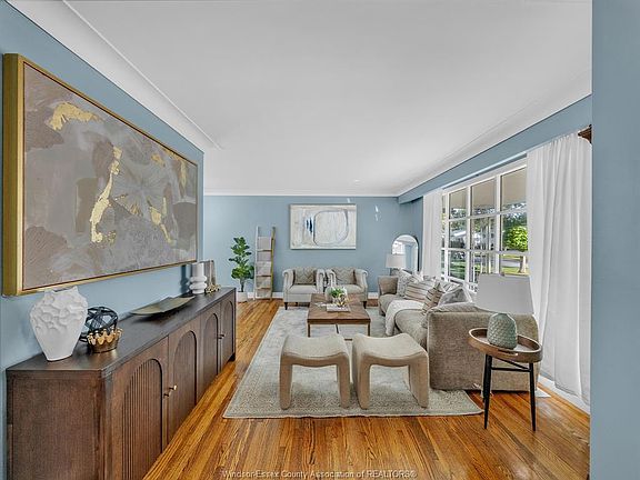 4th image of 3379 Askin Ave