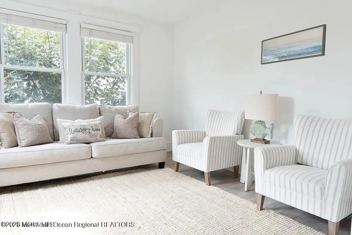 3 bed, 1239 sqft, $4,500 — Photo 2