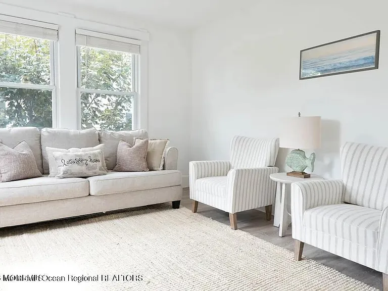 907 Bergh St — Photo 2
