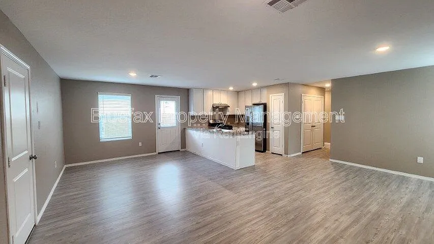 4 bed, 2.0 bath, 1500 sqft, $1,500 — Photo 3