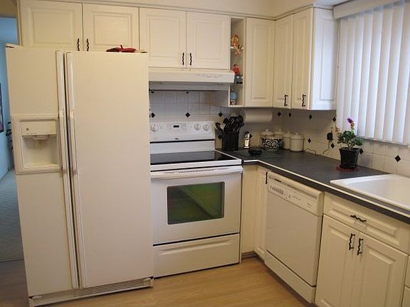 3rd image of 14570 Balfour Ave