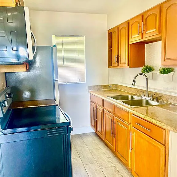 837 Sky Lake Cir #C — Photo 4