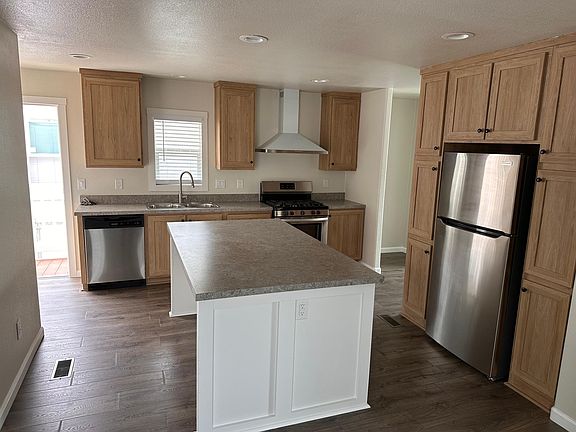 4th image of 1225 Oceanside Blvd #214