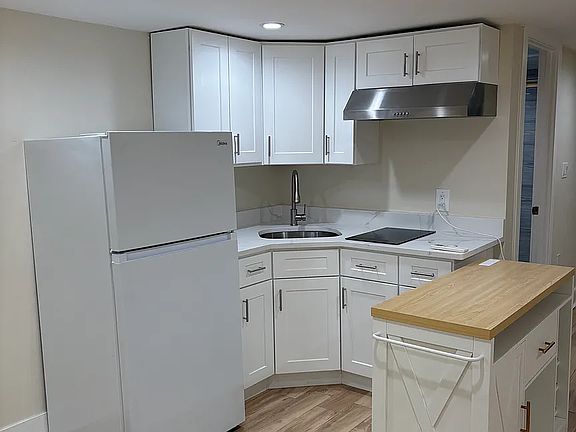 5th image of 83 Sackman St #1