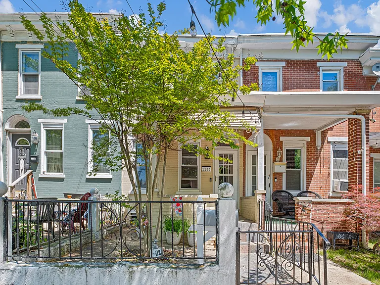 1123 W 7th St — Photo 2