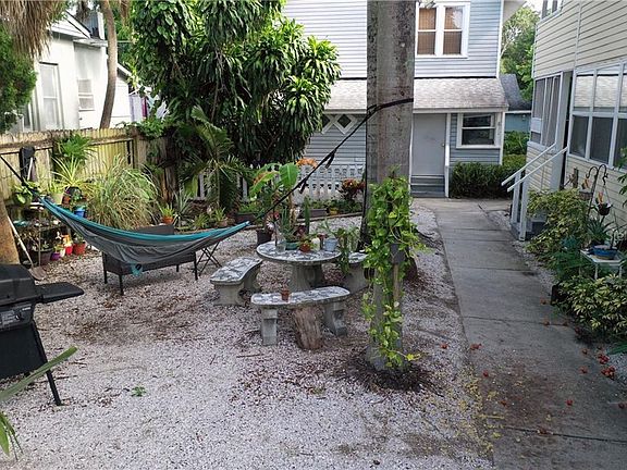 2nd image of 809 10th Ave N