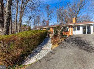 11722 Larry Rd, Fairfax, VA 22030