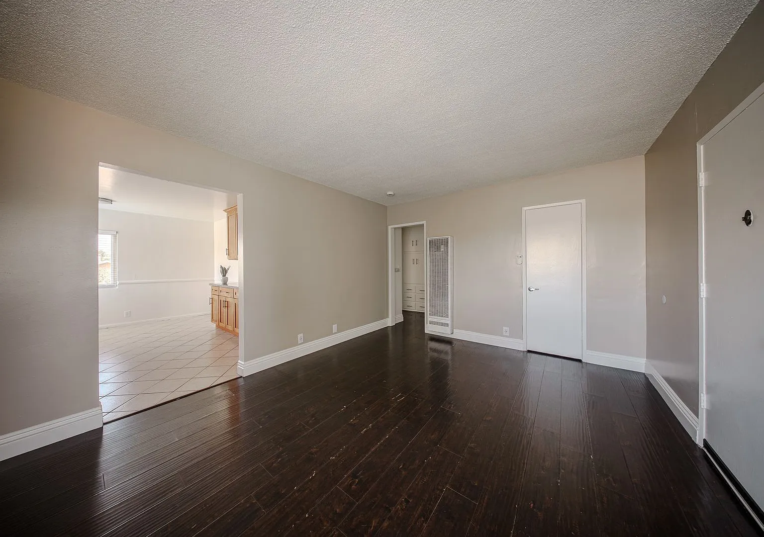 1037 E. 4th St — Photo 3