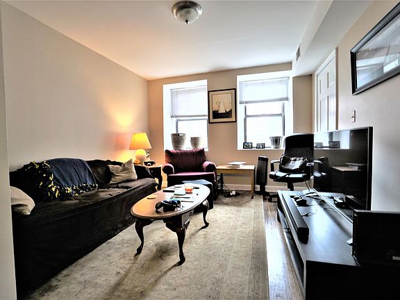 4th image of 863 N Marshfield Ave #1F