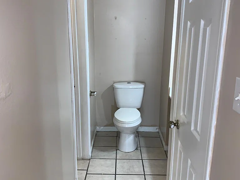 15874 S Sanderland Ave #D — Photo 9