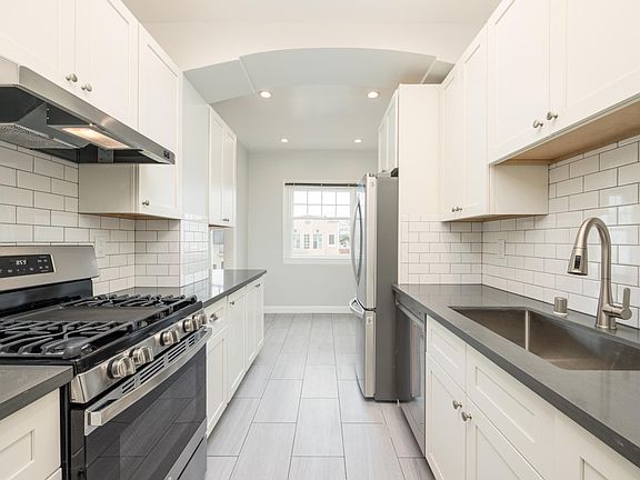 3rd image of 1840 Jefferson St #204