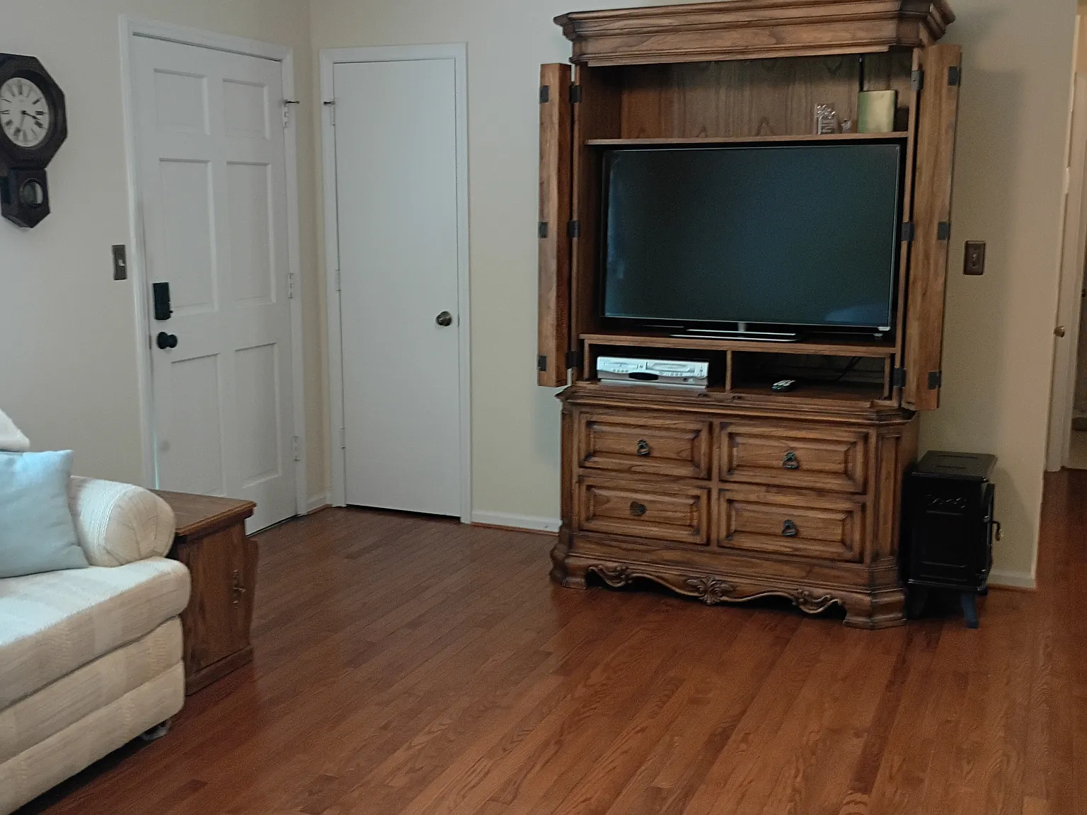3 bed, 1257 sqft, $2,500 — Photo 2
