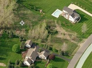 5862 Fox Run Dr, Saline, MI