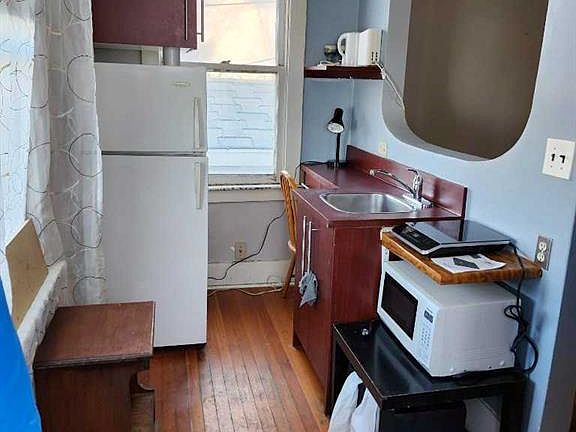 2nd image of 522 S 21st Ave NW