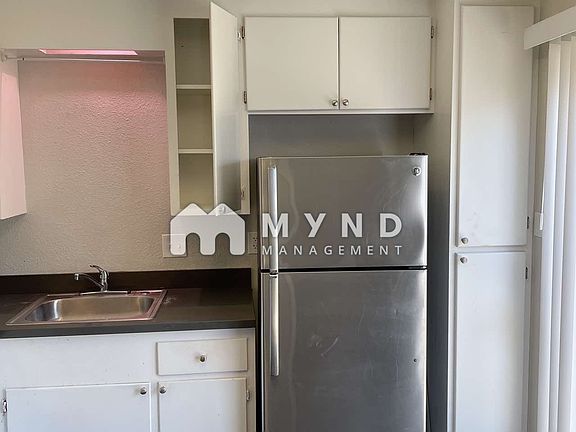 4th image of 22036 Arbor Ave #3