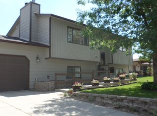 909 Overdale Dr, Gillette, WY 82718