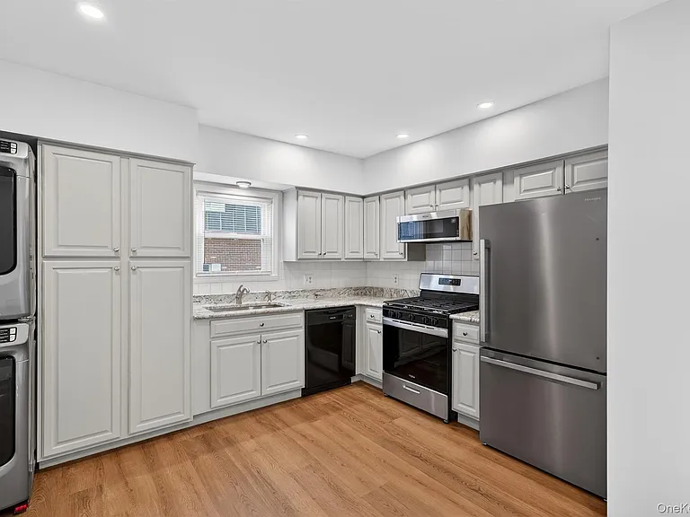 12 Scotchtown Ave — Photo 13
