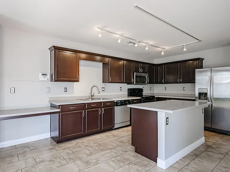 3385 E Longhorn Dr — Photo 32