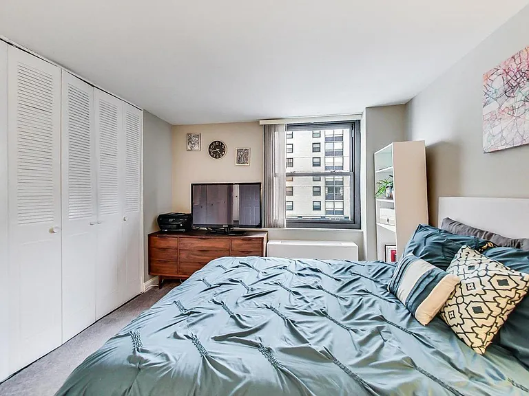 5701 N Sheridan Rd #4A — Photo 9