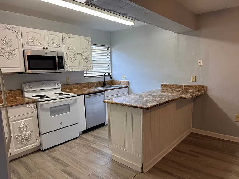 U-171 2811 S.W. Archer Rd. — Photo 1