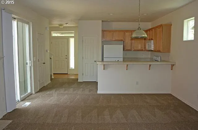 3 bed, 2.5 bath, 1755 sqft, $2,295 — Photo 4