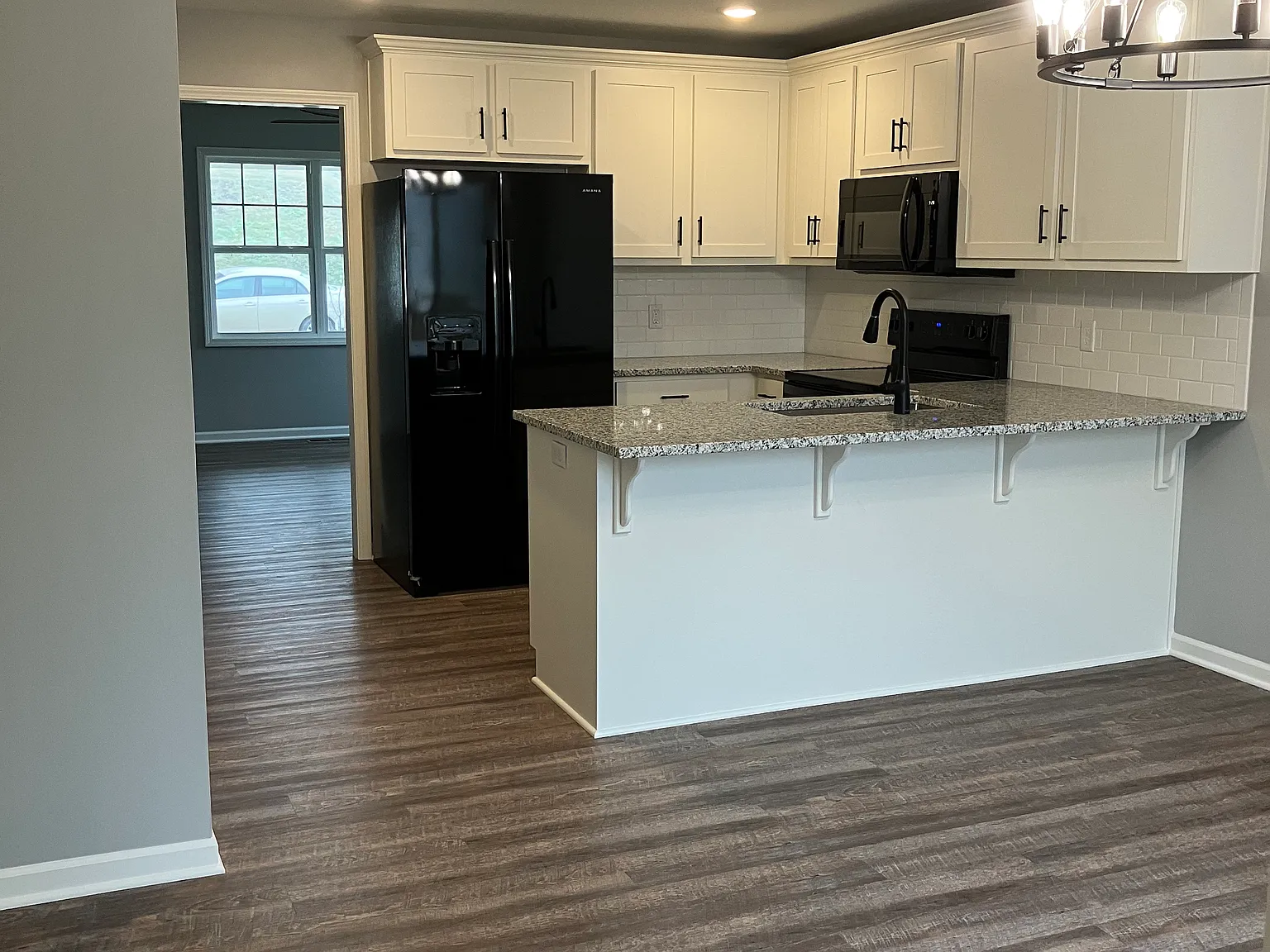 7 bed, 2320 sqft, $3,000 — Photo 4
