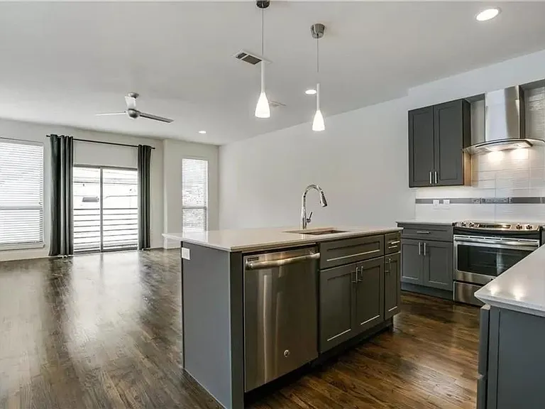 4303 Cole Ave — Photo 3