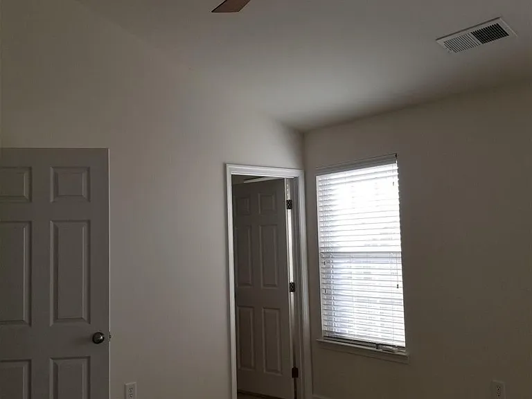 2442 Abington Dr — Photo 5